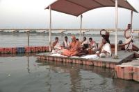 Sharayu Arati by HH Swamiji at Naya Ghat, Ayodhya (23 March 2025)
